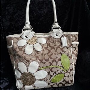 2009 Rare Coach Signature Bleecker Daisy Tote🌼